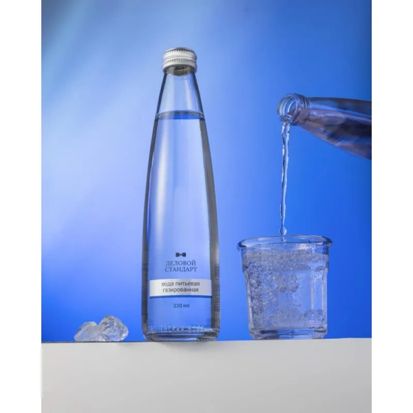 Вода питьевая Деловой Стандарт газированная стекло 0.33 л
